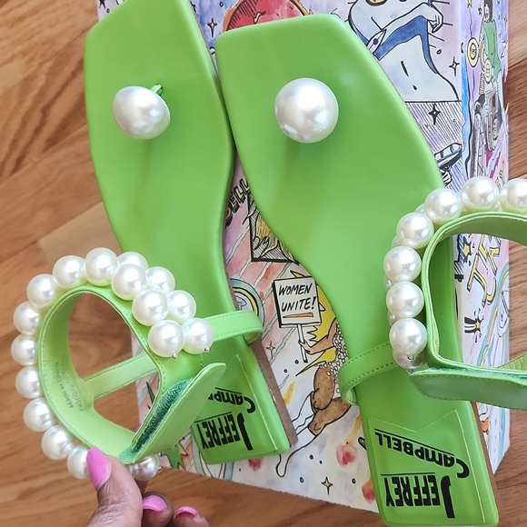 Jeffrey Campbell new with box flat green sandals with pearls. 8.5 M - Picture 1 of 4